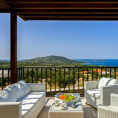 Sleeps 8 With Pool Air Con And Wifi Villa Prhovo