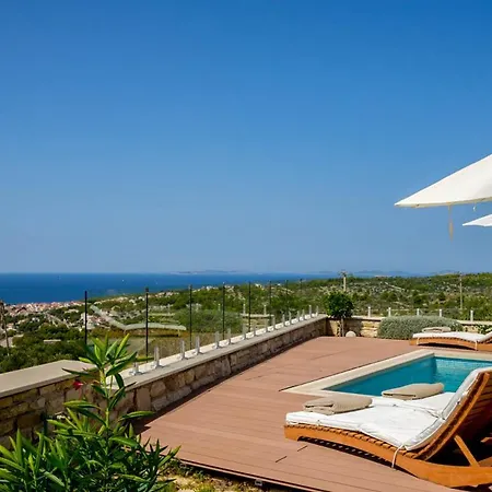 Sleeps 8 With Pool Air Con And Wifi Villa *