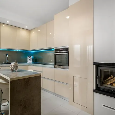Sleeps 8 With Pool Air Con And Wifi Villa *