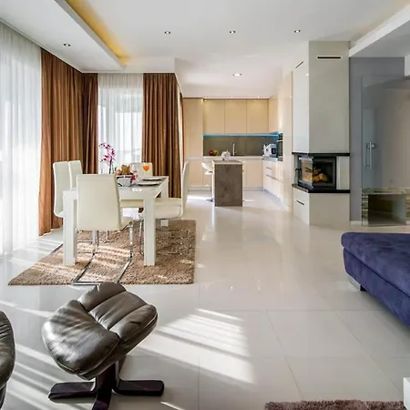 Sleeps 8 With Pool Air Con And Wifi * Prhovo