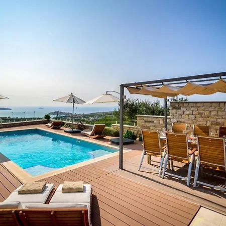 Sleeps 8 With Pool Air Con And Wifi