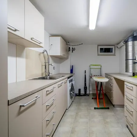 Sleeps 8 With Pool Air Con And Wifi Villa Prhovo