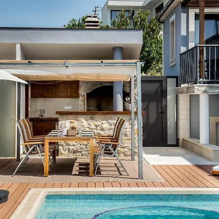 Sleeps 8 With Pool Air Con And Wifi Villa Prhovo