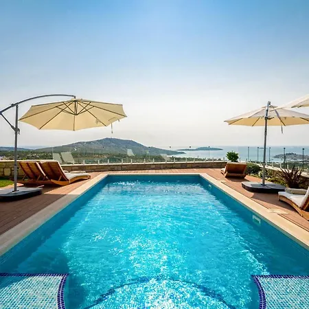 Sleeps 8 With Pool Air Con And Wifi Villa